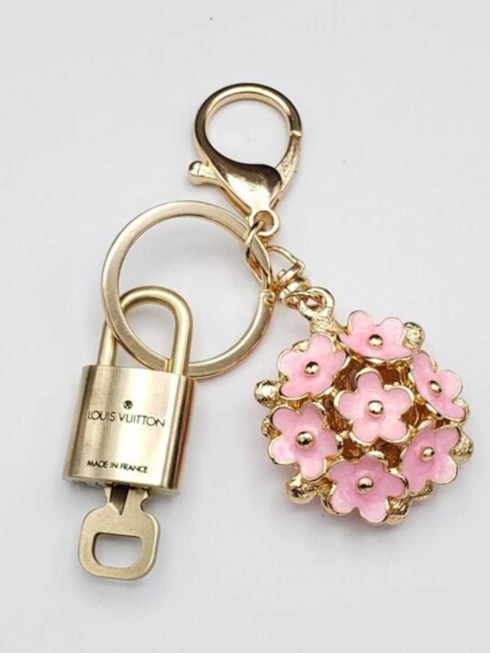LV Authentic Gold Padlock 🔒 Key Set w/ Unbranded Flower Keychain Charm - Picture 7 of 11